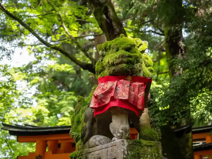 伏見稲荷大社 御膳谷奉拝所の{uncategorized: "未分類", other: "その他", undefined: "問題あり", building: "その他建物", grave: "お墓", sacred_gate: "鳥居", guardian: "狛犬", statue: "像", buddha: "仏像", history: "歴史", nature: "自然", garden: "庭園", animal: "動物", pagoda: "塔", temizu: "手水舎", mountain_gate: "山門・神門", sanctuary: "本殿・本堂", subordinate: "末社・摂社", art: "芸術", scenery: "景色", jizo: "地蔵", ema: "絵馬", goshuin: "御朱印", omikuji: "おみくじ", items: "授与品その他", amulet: "お守り", goshuincho: "御朱印帳", eats: "食事", festival: "お祭り", votive_dance: "神楽", shichigosan: "七五三参", wedding: "結婚式", experience: "体験その他", initially: "初詣", around: "周辺", anti_infection: "感染症対策"}
