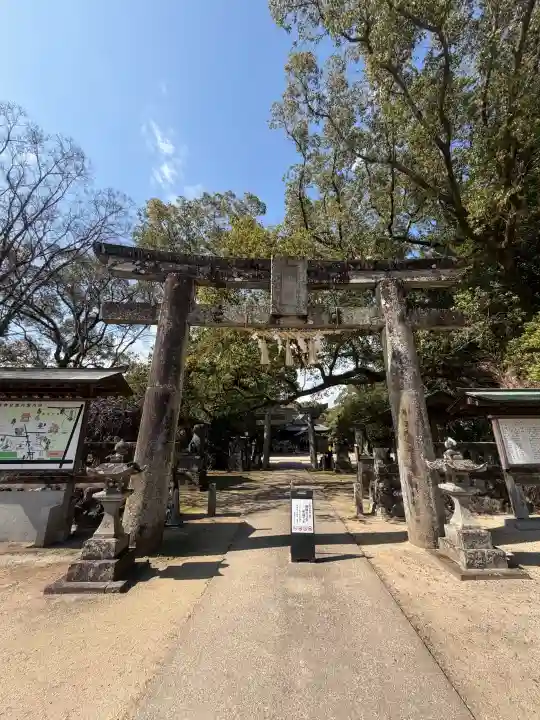 鏡神社の{uncategorized: "未分類", other: "その他", undefined: "問題あり", building: "その他建物", grave: "お墓", sacred_gate: "鳥居", guardian: "狛犬", statue: "像", buddha: "仏像", history: "歴史", nature: "自然", garden: "庭園", animal: "動物", pagoda: "塔", temizu: "手水舎", mountain_gate: "山門・神門", sanctuary: "本殿・本堂", subordinate: "末社・摂社", art: "芸術", scenery: "景色", jizo: "地蔵", ema: "絵馬", goshuin: "御朱印", omikuji: "おみくじ", items: "授与品その他", amulet: "お守り", goshuincho: "御朱印帳", eats: "食事", festival: "お祭り", votive_dance: "神楽", shichigosan: "七五三参", wedding: "結婚式", experience: "体験その他", initially: "初詣", around: "周辺", anti_infection: "感染症対策"}