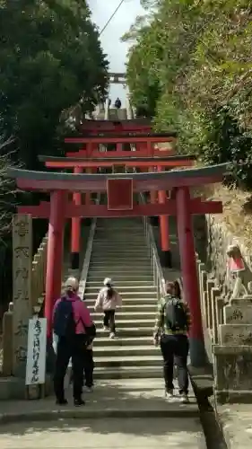 高取神社の{uncategorized: "未分類", other: "その他", undefined: "問題あり", building: "その他建物", grave: "お墓", sacred_gate: "鳥居", guardian: "狛犬", statue: "像", buddha: "仏像", history: "歴史", nature: "自然", garden: "庭園", animal: "動物", pagoda: "塔", temizu: "手水舎", mountain_gate: "山門・神門", sanctuary: "本殿・本堂", subordinate: "末社・摂社", art: "芸術", scenery: "景色", jizo: "地蔵", ema: "絵馬", goshuin: "御朱印", omikuji: "おみくじ", items: "授与品その他", amulet: "お守り", goshuincho: "御朱印帳", eats: "食事", festival: "お祭り", votive_dance: "神楽", shichigosan: "七五三参", wedding: "結婚式", experience: "体験その他", initially: "初詣", around: "周辺", anti_infection: "感染症対策"}