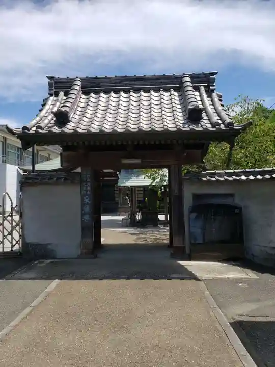 泉蔵寺の山門・神門