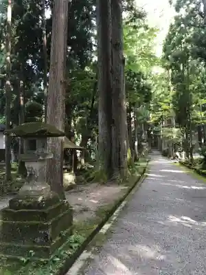 雄山神社中宮祈願殿のその他建物