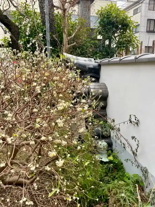 上聖寺の{uncategorized: "未分類", other: "その他", undefined: "問題あり", building: "その他建物", grave: "お墓", sacred_gate: "鳥居", guardian: "狛犬", statue: "像", buddha: "仏像", history: "歴史", nature: "自然", garden: "庭園", animal: "動物", pagoda: "塔", temizu: "手水舎", mountain_gate: "山門・神門", sanctuary: "本殿・本堂", subordinate: "末社・摂社", art: "芸術", scenery: "景色", jizo: "地蔵", ema: "絵馬", goshuin: "御朱印", omikuji: "おみくじ", items: "授与品その他", amulet: "お守り", goshuincho: "御朱印帳", eats: "食事", festival: "お祭り", votive_dance: "神楽", shichigosan: "七五三参", wedding: "結婚式", experience: "体験その他", initially: "初詣", around: "周辺", anti_infection: "感染症対策"}