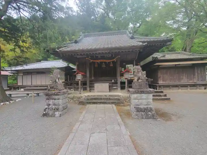 白瀧神社の本殿・本堂