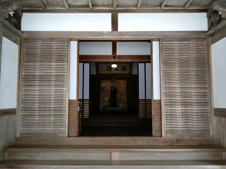 親王院の{uncategorized: "未分類", other: "その他", undefined: "問題あり", building: "その他建物", grave: "お墓", sacred_gate: "鳥居", guardian: "狛犬", statue: "像", buddha: "仏像", history: "歴史", nature: "自然", garden: "庭園", animal: "動物", pagoda: "塔", temizu: "手水舎", mountain_gate: "山門・神門", sanctuary: "本殿・本堂", subordinate: "末社・摂社", art: "芸術", scenery: "景色", jizo: "地蔵", ema: "絵馬", goshuin: "御朱印", omikuji: "おみくじ", items: "授与品その他", amulet: "お守り", goshuincho: "御朱印帳", eats: "食事", festival: "お祭り", votive_dance: "神楽", shichigosan: "七五三参", wedding: "結婚式", experience: "体験その他", initially: "初詣", around: "周辺", anti_infection: "感染症対策"}