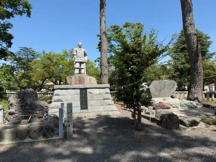 焼津神社の{uncategorized: "未分類", other: "その他", undefined: "問題あり", building: "その他建物", grave: "お墓", sacred_gate: "鳥居", guardian: "狛犬", statue: "像", buddha: "仏像", history: "歴史", nature: "自然", garden: "庭園", animal: "動物", pagoda: "塔", temizu: "手水舎", mountain_gate: "山門・神門", sanctuary: "本殿・本堂", subordinate: "末社・摂社", art: "芸術", scenery: "景色", jizo: "地蔵", ema: "絵馬", goshuin: "御朱印", omikuji: "おみくじ", items: "授与品その他", amulet: "お守り", goshuincho: "御朱印帳", eats: "食事", festival: "お祭り", votive_dance: "神楽", shichigosan: "七五三参", wedding: "結婚式", experience: "体験その他", initially: "初詣", around: "周辺", anti_infection: "感染症対策"}