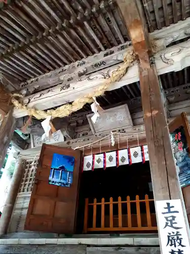 白山神社の本殿