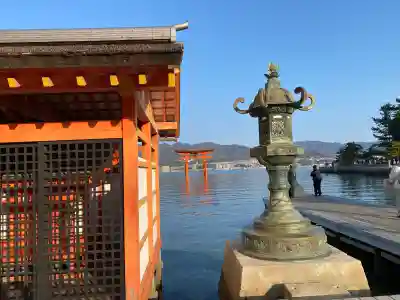 厳島神社の{uncategorized: "未分類", other: "その他", undefined: "問題あり", building: "その他建物", grave: "お墓", sacred_gate: "鳥居", guardian: "狛犬", statue: "像", buddha: "仏像", history: "歴史", nature: "自然", garden: "庭園", animal: "動物", pagoda: "塔", temizu: "手水舎", mountain_gate: "山門・神門", sanctuary: "本殿・本堂", subordinate: "末社・摂社", art: "芸術", scenery: "景色", jizo: "地蔵", ema: "絵馬", goshuin: "御朱印", omikuji: "おみくじ", items: "授与品その他", amulet: "お守り", goshuincho: "御朱印帳", eats: "食事", festival: "お祭り", votive_dance: "神楽", shichigosan: "七五三参", wedding: "結婚式", experience: "体験その他", initially: "初詣", around: "周辺", anti_infection: "感染症対策"}