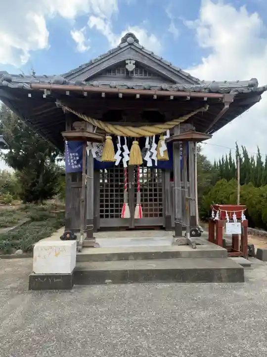 西戸崎神社の{uncategorized: "未分類", other: "その他", undefined: "問題あり", building: "その他建物", grave: "お墓", sacred_gate: "鳥居", guardian: "狛犬", statue: "像", buddha: "仏像", history: "歴史", nature: "自然", garden: "庭園", animal: "動物", pagoda: "塔", temizu: "手水舎", mountain_gate: "山門・神門", sanctuary: "本殿・本堂", subordinate: "末社・摂社", art: "芸術", scenery: "景色", jizo: "地蔵", ema: "絵馬", goshuin: "御朱印", omikuji: "おみくじ", items: "授与品その他", amulet: "お守り", goshuincho: "御朱印帳", eats: "食事", festival: "お祭り", votive_dance: "神楽", shichigosan: "七五三参", wedding: "結婚式", experience: "体験その他", initially: "初詣", around: "周辺", anti_infection: "感染症対策"}