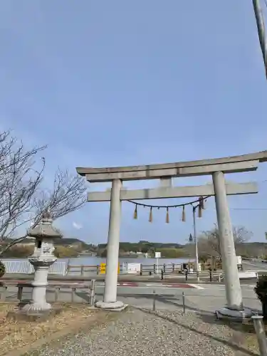 高瀧神社の{uncategorized: "未分類", other: "その他", undefined: "問題あり", building: "その他建物", grave: "お墓", sacred_gate: "鳥居", guardian: "狛犬", statue: "像", buddha: "仏像", history: "歴史", nature: "自然", garden: "庭園", animal: "動物", pagoda: "塔", temizu: "手水舎", mountain_gate: "山門・神門", sanctuary: "本殿・本堂", subordinate: "末社・摂社", art: "芸術", scenery: "景色", jizo: "地蔵", ema: "絵馬", goshuin: "御朱印", omikuji: "おみくじ", items: "授与品その他", amulet: "お守り", goshuincho: "御朱印帳", eats: "食事", festival: "お祭り", votive_dance: "神楽", shichigosan: "七五三参", wedding: "結婚式", experience: "体験その他", initially: "初詣", around: "周辺", anti_infection: "感染症対策"}