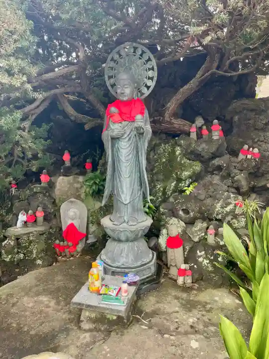 清源寺の{uncategorized: "未分類", other: "その他", undefined: "問題あり", building: "その他建物", grave: "お墓", sacred_gate: "鳥居", guardian: "狛犬", statue: "像", buddha: "仏像", history: "歴史", nature: "自然", garden: "庭園", animal: "動物", pagoda: "塔", temizu: "手水舎", mountain_gate: "山門・神門", sanctuary: "本殿・本堂", subordinate: "末社・摂社", art: "芸術", scenery: "景色", jizo: "地蔵", ema: "絵馬", goshuin: "御朱印", omikuji: "おみくじ", items: "授与品その他", amulet: "お守り", goshuincho: "御朱印帳", eats: "食事", festival: "お祭り", votive_dance: "神楽", shichigosan: "七五三参", wedding: "結婚式", experience: "体験その他", initially: "初詣", around: "周辺", anti_infection: "感染症対策"}