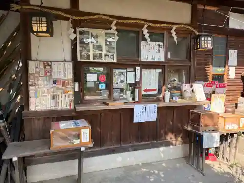 梅宮大社の{uncategorized: "未分類", other: "その他", undefined: "問題あり", building: "その他建物", grave: "お墓", sacred_gate: "鳥居", guardian: "狛犬", statue: "像", buddha: "仏像", history: "歴史", nature: "自然", garden: "庭園", animal: "動物", pagoda: "塔", temizu: "手水舎", mountain_gate: "山門・神門", sanctuary: "本殿・本堂", subordinate: "末社・摂社", art: "芸術", scenery: "景色", jizo: "地蔵", ema: "絵馬", goshuin: "御朱印", omikuji: "おみくじ", items: "授与品その他", amulet: "お守り", goshuincho: "御朱印帳", eats: "食事", festival: "お祭り", votive_dance: "神楽", shichigosan: "七五三参", wedding: "結婚式", experience: "体験その他", initially: "初詣", around: "周辺", anti_infection: "感染症対策"}