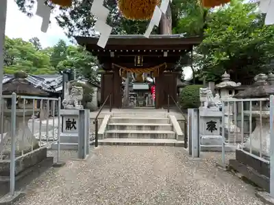 挙母神社の山門・神門