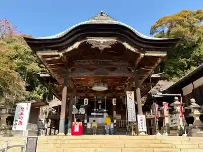 由加山 由加神社本宮の{uncategorized: "未分類", other: "その他", undefined: "問題あり", building: "その他建物", grave: "お墓", sacred_gate: "鳥居", guardian: "狛犬", statue: "像", buddha: "仏像", history: "歴史", nature: "自然", garden: "庭園", animal: "動物", pagoda: "塔", temizu: "手水舎", mountain_gate: "山門・神門", sanctuary: "本殿・本堂", subordinate: "末社・摂社", art: "芸術", scenery: "景色", jizo: "地蔵", ema: "絵馬", goshuin: "御朱印", omikuji: "おみくじ", items: "授与品その他", amulet: "お守り", goshuincho: "御朱印帳", eats: "食事", festival: "お祭り", votive_dance: "神楽", shichigosan: "七五三参", wedding: "結婚式", experience: "体験その他", initially: "初詣", around: "周辺", anti_infection: "感染症対策"}