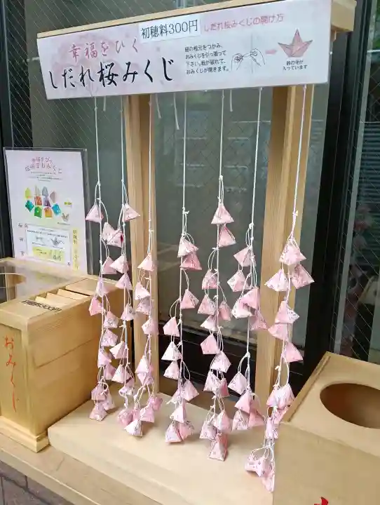 桜神宮の{uncategorized: "未分類", other: "その他", undefined: "問題あり", building: "その他建物", grave: "お墓", sacred_gate: "鳥居", guardian: "狛犬", statue: "像", buddha: "仏像", history: "歴史", nature: "自然", garden: "庭園", animal: "動物", pagoda: "塔", temizu: "手水舎", mountain_gate: "山門・神門", sanctuary: "本殿・本堂", subordinate: "末社・摂社", art: "芸術", scenery: "景色", jizo: "地蔵", ema: "絵馬", goshuin: "御朱印", omikuji: "おみくじ", items: "授与品その他", amulet: "お守り", goshuincho: "御朱印帳", eats: "食事", festival: "お祭り", votive_dance: "神楽", shichigosan: "七五三参", wedding: "結婚式", experience: "体験その他", initially: "初詣", around: "周辺", anti_infection: "感染症対策"}