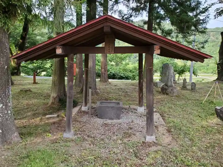 諏訪神社の手水舎