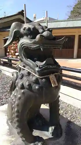 三重縣護國神社の狛犬