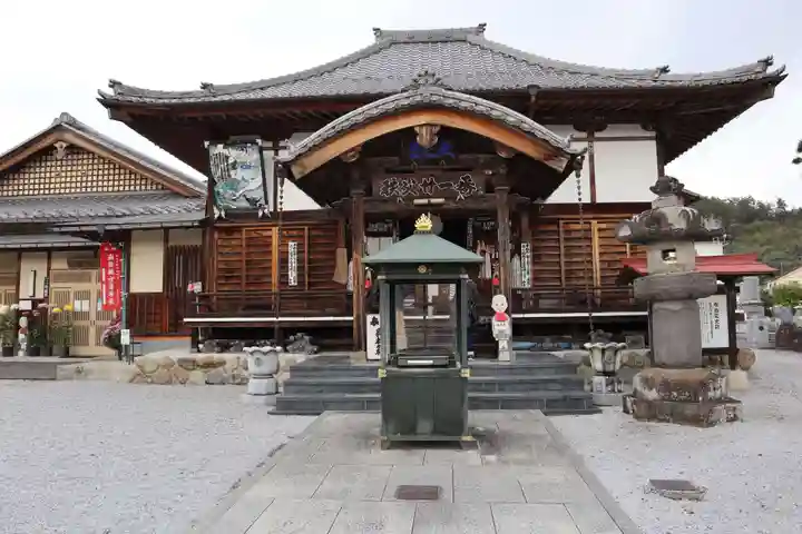 岩之上堂の本殿・本堂