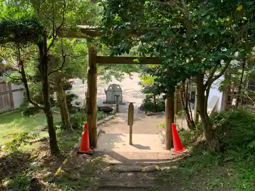 諾冉神社の鳥居