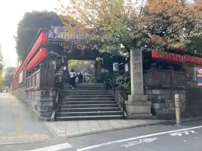豊川稲荷東京別院の山門・神門