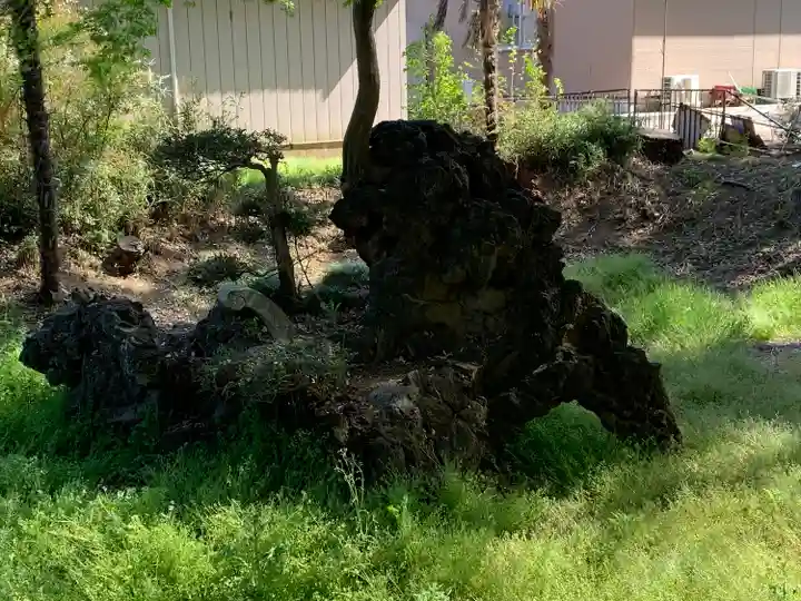 八幡神社の庭園