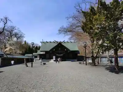 千歳神社の{uncategorized: "未分類", other: "その他", undefined: "問題あり", building: "その他建物", grave: "お墓", sacred_gate: "鳥居", guardian: "狛犬", statue: "像", buddha: "仏像", history: "歴史", nature: "自然", garden: "庭園", animal: "動物", pagoda: "塔", temizu: "手水舎", mountain_gate: "山門・神門", sanctuary: "本殿・本堂", subordinate: "末社・摂社", art: "芸術", scenery: "景色", jizo: "地蔵", ema: "絵馬", goshuin: "御朱印", omikuji: "おみくじ", items: "授与品その他", amulet: "お守り", goshuincho: "御朱印帳", eats: "食事", festival: "お祭り", votive_dance: "神楽", shichigosan: "七五三参", wedding: "結婚式", experience: "体験その他", initially: "初詣", around: "周辺", anti_infection: "感染症対策"}