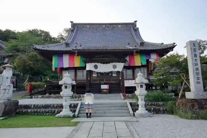 埼玉厄除け開運大師・龍泉寺(切り絵御朱印発祥の寺)の本殿・本堂