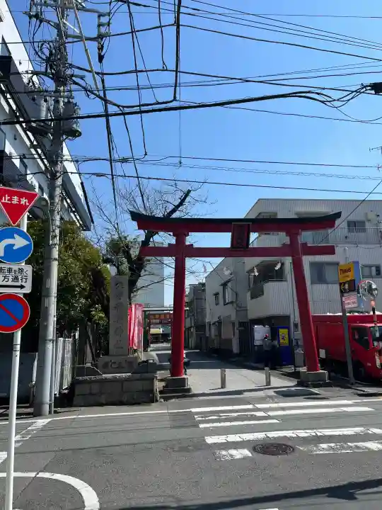 東京羽田 穴守稲荷神社の{uncategorized: "未分類", other: "その他", undefined: "問題あり", building: "その他建物", grave: "お墓", sacred_gate: "鳥居", guardian: "狛犬", statue: "像", buddha: "仏像", history: "歴史", nature: "自然", garden: "庭園", animal: "動物", pagoda: "塔", temizu: "手水舎", mountain_gate: "山門・神門", sanctuary: "本殿・本堂", subordinate: "末社・摂社", art: "芸術", scenery: "景色", jizo: "地蔵", ema: "絵馬", goshuin: "御朱印", omikuji: "おみくじ", items: "授与品その他", amulet: "お守り", goshuincho: "御朱印帳", eats: "食事", festival: "お祭り", votive_dance: "神楽", shichigosan: "七五三参", wedding: "結婚式", experience: "体験その他", initially: "初詣", around: "周辺", anti_infection: "感染症対策"}