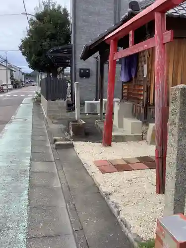 薬師山稲荷大明神の鳥居