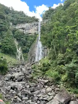 飛瀧神社（熊野那智大社別宮）の{uncategorized: "未分類", other: "その他", undefined: "問題あり", building: "その他建物", grave: "お墓", sacred_gate: "鳥居", guardian: "狛犬", statue: "像", buddha: "仏像", history: "歴史", nature: "自然", garden: "庭園", animal: "動物", pagoda: "塔", temizu: "手水舎", mountain_gate: "山門・神門", sanctuary: "本殿・本堂", subordinate: "末社・摂社", art: "芸術", scenery: "景色", jizo: "地蔵", ema: "絵馬", goshuin: "御朱印", omikuji: "おみくじ", items: "授与品その他", amulet: "お守り", goshuincho: "御朱印帳", eats: "食事", festival: "お祭り", votive_dance: "神楽", shichigosan: "七五三参", wedding: "結婚式", experience: "体験その他", initially: "初詣", around: "周辺", anti_infection: "感染症対策"}