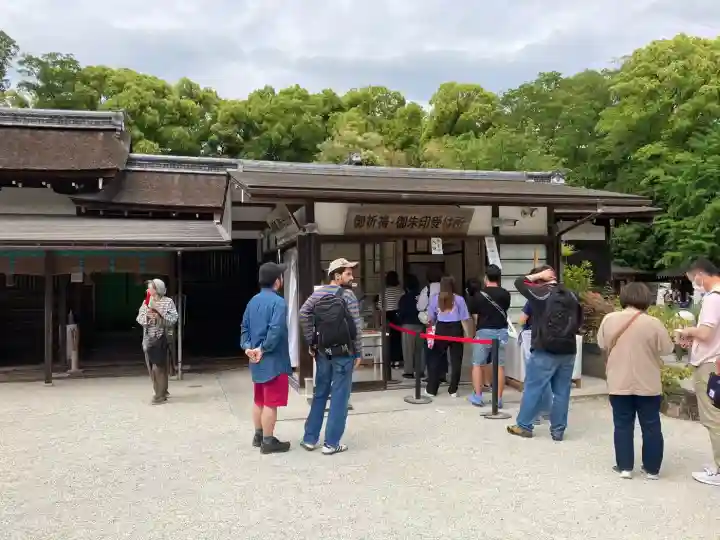 賀茂御祖神社(下鴨神社)の{uncategorized: "未分類", other: "その他", undefined: "問題あり", building: "その他建物", grave: "お墓", sacred_gate: "鳥居", guardian: "狛犬", statue: "像", buddha: "仏像", history: "歴史", nature: "自然", garden: "庭園", animal: "動物", pagoda: "塔", temizu: "手水舎", mountain_gate: "山門・神門", sanctuary: "本殿・本堂", subordinate: "末社・摂社", art: "芸術", scenery: "景色", jizo: "地蔵", ema: "絵馬", goshuin: "御朱印", omikuji: "おみくじ", items: "授与品その他", amulet: "お守り", goshuincho: "御朱印帳", eats: "食事", festival: "お祭り", votive_dance: "神楽", shichigosan: "七五三参", wedding: "結婚式", experience: "体験その他", initially: "初詣", around: "周辺", anti_infection: "感染症対策"}