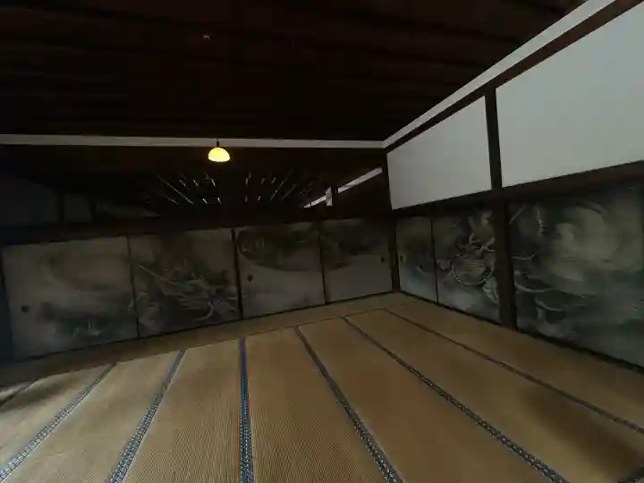 建仁寺(建仁禅寺)の{uncategorized: "未分類", other: "その他", undefined: "問題あり", building: "その他建物", grave: "お墓", sacred_gate: "鳥居", guardian: "狛犬", statue: "像", buddha: "仏像", history: "歴史", nature: "自然", garden: "庭園", animal: "動物", pagoda: "塔", temizu: "手水舎", mountain_gate: "山門・神門", sanctuary: "本殿・本堂", subordinate: "末社・摂社", art: "芸術", scenery: "景色", jizo: "地蔵", ema: "絵馬", goshuin: "御朱印", omikuji: "おみくじ", items: "授与品その他", amulet: "お守り", goshuincho: "御朱印帳", eats: "食事", festival: "お祭り", votive_dance: "神楽", shichigosan: "七五三参", wedding: "結婚式", experience: "体験その他", initially: "初詣", around: "周辺", anti_infection: "感染症対策"}