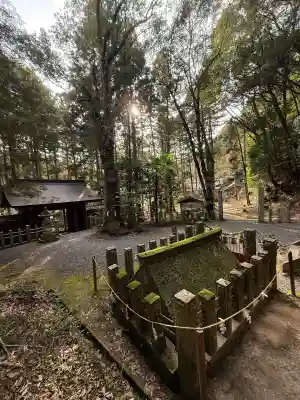 八幡神社松平東照宮の{uncategorized: "未分類", other: "その他", undefined: "問題あり", building: "その他建物", grave: "お墓", sacred_gate: "鳥居", guardian: "狛犬", statue: "像", buddha: "仏像", history: "歴史", nature: "自然", garden: "庭園", animal: "動物", pagoda: "塔", temizu: "手水舎", mountain_gate: "山門・神門", sanctuary: "本殿・本堂", subordinate: "末社・摂社", art: "芸術", scenery: "景色", jizo: "地蔵", ema: "絵馬", goshuin: "御朱印", omikuji: "おみくじ", items: "授与品その他", amulet: "お守り", goshuincho: "御朱印帳", eats: "食事", festival: "お祭り", votive_dance: "神楽", shichigosan: "七五三参", wedding: "結婚式", experience: "体験その他", initially: "初詣", around: "周辺", anti_infection: "感染症対策"}