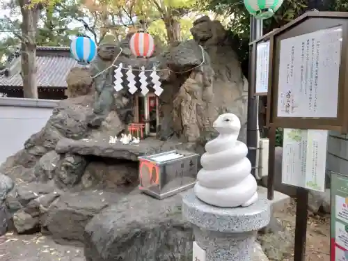 葛西神社の{uncategorized: "未分類", other: "その他", undefined: "問題あり", building: "その他建物", grave: "お墓", sacred_gate: "鳥居", guardian: "狛犬", statue: "像", buddha: "仏像", history: "歴史", nature: "自然", garden: "庭園", animal: "動物", pagoda: "塔", temizu: "手水舎", mountain_gate: "山門・神門", sanctuary: "本殿・本堂", subordinate: "末社・摂社", art: "芸術", scenery: "景色", jizo: "地蔵", ema: "絵馬", goshuin: "御朱印", omikuji: "おみくじ", items: "授与品その他", amulet: "お守り", goshuincho: "御朱印帳", eats: "食事", festival: "お祭り", votive_dance: "神楽", shichigosan: "七五三参", wedding: "結婚式", experience: "体験その他", initially: "初詣", around: "周辺", anti_infection: "感染症対策"}