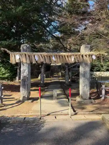 雷神社の{uncategorized: "未分類", other: "その他", undefined: "問題あり", building: "その他建物", grave: "お墓", sacred_gate: "鳥居", guardian: "狛犬", statue: "像", buddha: "仏像", history: "歴史", nature: "自然", garden: "庭園", animal: "動物", pagoda: "塔", temizu: "手水舎", mountain_gate: "山門・神門", sanctuary: "本殿・本堂", subordinate: "末社・摂社", art: "芸術", scenery: "景色", jizo: "地蔵", ema: "絵馬", goshuin: "御朱印", omikuji: "おみくじ", items: "授与品その他", amulet: "お守り", goshuincho: "御朱印帳", eats: "食事", festival: "お祭り", votive_dance: "神楽", shichigosan: "七五三参", wedding: "結婚式", experience: "体験その他", initially: "初詣", around: "周辺", anti_infection: "感染症対策"}