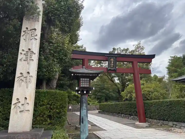 根津神社の{uncategorized: "未分類", other: "その他", undefined: "問題あり", building: "その他建物", grave: "お墓", sacred_gate: "鳥居", guardian: "狛犬", statue: "像", buddha: "仏像", history: "歴史", nature: "自然", garden: "庭園", animal: "動物", pagoda: "塔", temizu: "手水舎", mountain_gate: "山門・神門", sanctuary: "本殿・本堂", subordinate: "末社・摂社", art: "芸術", scenery: "景色", jizo: "地蔵", ema: "絵馬", goshuin: "御朱印", omikuji: "おみくじ", items: "授与品その他", amulet: "お守り", goshuincho: "御朱印帳", eats: "食事", festival: "お祭り", votive_dance: "神楽", shichigosan: "七五三参", wedding: "結婚式", experience: "体験その他", initially: "初詣", around: "周辺", anti_infection: "感染症対策"}