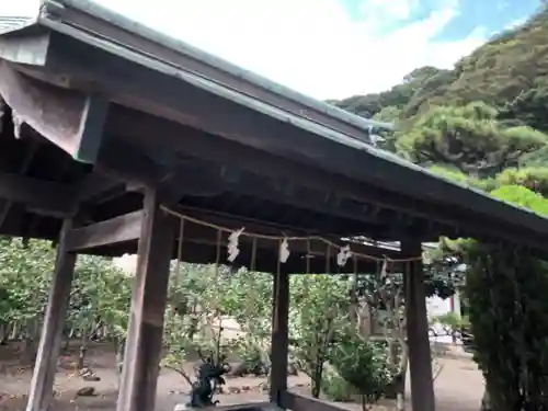 那閉神社の手水舎