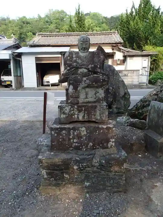 建神社の仏像