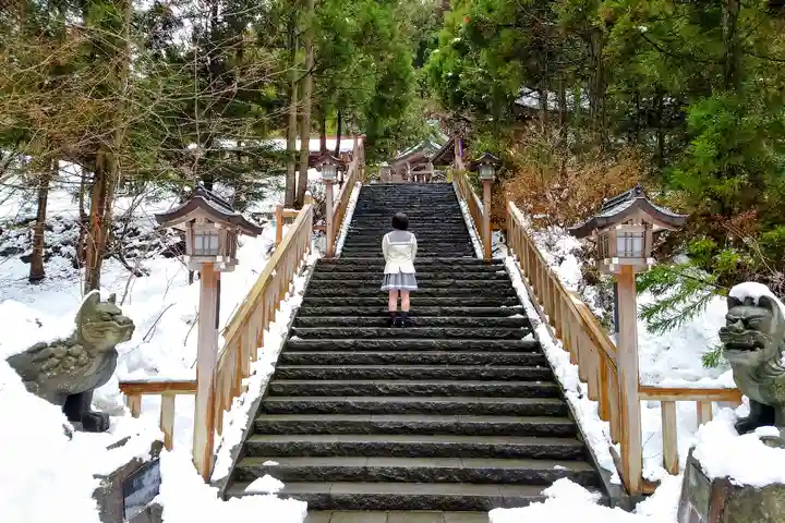 真山神社の山門・神門