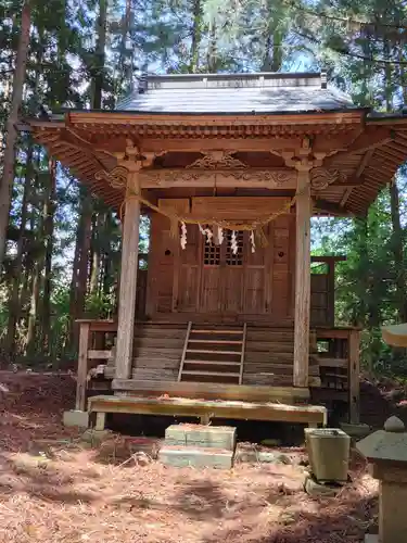 紫神社の本殿