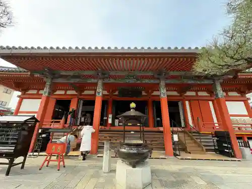 六波羅蜜寺の{uncategorized: "未分類", other: "その他", undefined: "問題あり", building: "その他建物", grave: "お墓", sacred_gate: "鳥居", guardian: "狛犬", statue: "像", buddha: "仏像", history: "歴史", nature: "自然", garden: "庭園", animal: "動物", pagoda: "塔", temizu: "手水舎", mountain_gate: "山門・神門", sanctuary: "本殿・本堂", subordinate: "末社・摂社", art: "芸術", scenery: "景色", jizo: "地蔵", ema: "絵馬", goshuin: "御朱印", omikuji: "おみくじ", items: "授与品その他", amulet: "お守り", goshuincho: "御朱印帳", eats: "食事", festival: "お祭り", votive_dance: "神楽", shichigosan: "七五三参", wedding: "結婚式", experience: "体験その他", initially: "初詣", around: "周辺", anti_infection: "感染症対策"}