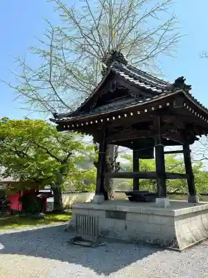 鶏足寺の{uncategorized: "未分類", other: "その他", undefined: "問題あり", building: "その他建物", grave: "お墓", sacred_gate: "鳥居", guardian: "狛犬", statue: "像", buddha: "仏像", history: "歴史", nature: "自然", garden: "庭園", animal: "動物", pagoda: "塔", temizu: "手水舎", mountain_gate: "山門・神門", sanctuary: "本殿・本堂", subordinate: "末社・摂社", art: "芸術", scenery: "景色", jizo: "地蔵", ema: "絵馬", goshuin: "御朱印", omikuji: "おみくじ", items: "授与品その他", amulet: "お守り", goshuincho: "御朱印帳", eats: "食事", festival: "お祭り", votive_dance: "神楽", shichigosan: "七五三参", wedding: "結婚式", experience: "体験その他", initially: "初詣", around: "周辺", anti_infection: "感染症対策"}