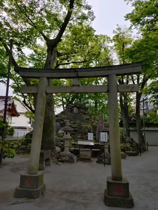 清瀧神社の{uncategorized: "未分類", other: "その他", undefined: "問題あり", building: "その他建物", grave: "お墓", sacred_gate: "鳥居", guardian: "狛犬", statue: "像", buddha: "仏像", history: "歴史", nature: "自然", garden: "庭園", animal: "動物", pagoda: "塔", temizu: "手水舎", mountain_gate: "山門・神門", sanctuary: "本殿・本堂", subordinate: "末社・摂社", art: "芸術", scenery: "景色", jizo: "地蔵", ema: "絵馬", goshuin: "御朱印", omikuji: "おみくじ", items: "授与品その他", amulet: "お守り", goshuincho: "御朱印帳", eats: "食事", festival: "お祭り", votive_dance: "神楽", shichigosan: "七五三参", wedding: "結婚式", experience: "体験その他", initially: "初詣", around: "周辺", anti_infection: "感染症対策"}