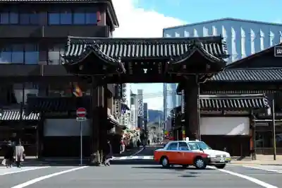 本願寺(西本願寺)の山門・神門