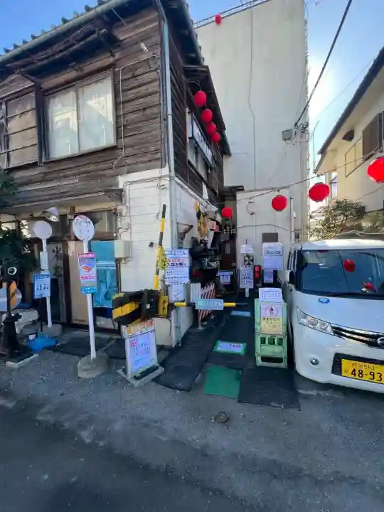 秩父神社の{uncategorized: "未分類", other: "その他", undefined: "問題あり", building: "その他建物", grave: "お墓", sacred_gate: "鳥居", guardian: "狛犬", statue: "像", buddha: "仏像", history: "歴史", nature: "自然", garden: "庭園", animal: "動物", pagoda: "塔", temizu: "手水舎", mountain_gate: "山門・神門", sanctuary: "本殿・本堂", subordinate: "末社・摂社", art: "芸術", scenery: "景色", jizo: "地蔵", ema: "絵馬", goshuin: "御朱印", omikuji: "おみくじ", items: "授与品その他", amulet: "お守り", goshuincho: "御朱印帳", eats: "食事", festival: "お祭り", votive_dance: "神楽", shichigosan: "七五三参", wedding: "結婚式", experience: "体験その他", initially: "初詣", around: "周辺", anti_infection: "感染症対策"}