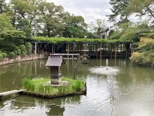 越ヶ谷久伊豆神社の庭園