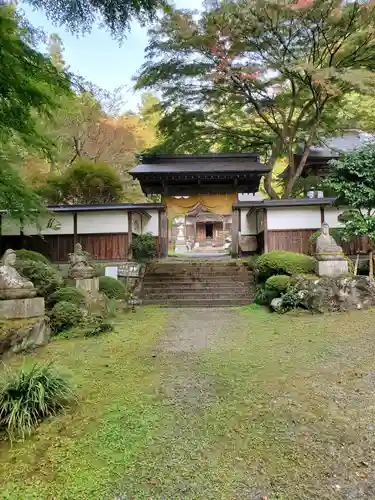 乾徳寺の山門