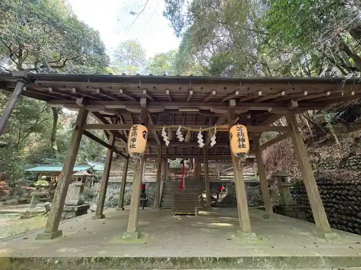 等彌神社の{uncategorized: "未分類", other: "その他", undefined: "問題あり", building: "その他建物", grave: "お墓", sacred_gate: "鳥居", guardian: "狛犬", statue: "像", buddha: "仏像", history: "歴史", nature: "自然", garden: "庭園", animal: "動物", pagoda: "塔", temizu: "手水舎", mountain_gate: "山門・神門", sanctuary: "本殿・本堂", subordinate: "末社・摂社", art: "芸術", scenery: "景色", jizo: "地蔵", ema: "絵馬", goshuin: "御朱印", omikuji: "おみくじ", items: "授与品その他", amulet: "お守り", goshuincho: "御朱印帳", eats: "食事", festival: "お祭り", votive_dance: "神楽", shichigosan: "七五三参", wedding: "結婚式", experience: "体験その他", initially: "初詣", around: "周辺", anti_infection: "感染症対策"}