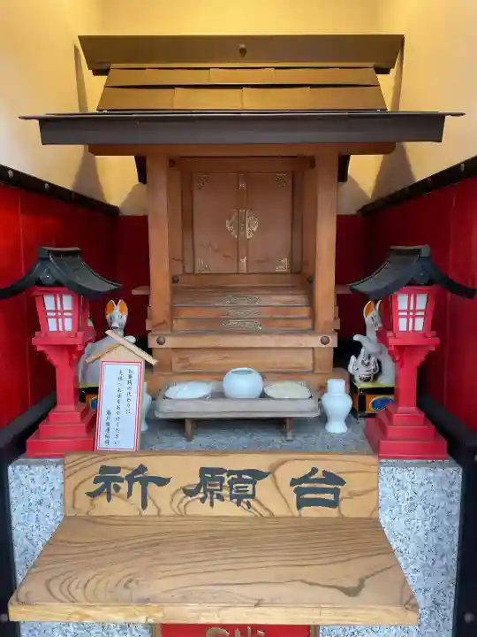 勝運稲荷の{uncategorized: "未分類", other: "その他", undefined: "問題あり", building: "その他建物", grave: "お墓", sacred_gate: "鳥居", guardian: "狛犬", statue: "像", buddha: "仏像", history: "歴史", nature: "自然", garden: "庭園", animal: "動物", pagoda: "塔", temizu: "手水舎", mountain_gate: "山門・神門", sanctuary: "本殿・本堂", subordinate: "末社・摂社", art: "芸術", scenery: "景色", jizo: "地蔵", ema: "絵馬", goshuin: "御朱印", omikuji: "おみくじ", items: "授与品その他", amulet: "お守り", goshuincho: "御朱印帳", eats: "食事", festival: "お祭り", votive_dance: "神楽", shichigosan: "七五三参", wedding: "結婚式", experience: "体験その他", initially: "初詣", around: "周辺", anti_infection: "感染症対策"}
