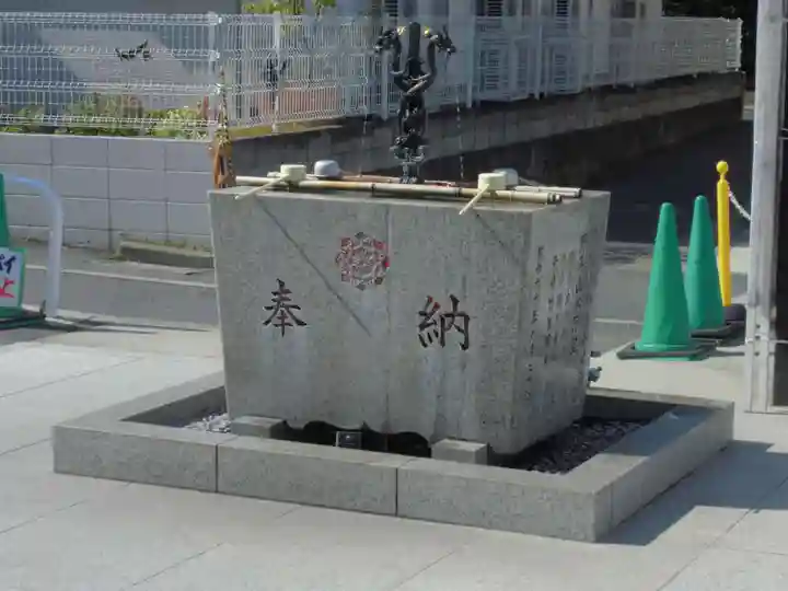 成田山横浜別院延命院の手水舎