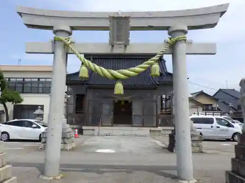 諏訪神社の鳥居